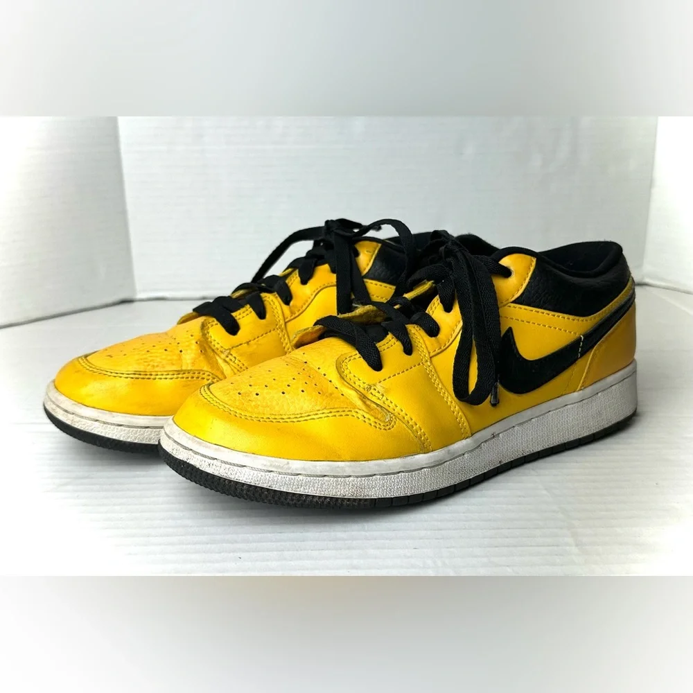 Nike Air Jordan 1 Low GS 'University‎ Gold' 2020 Youth Size 6.5 Sneaker Yellow